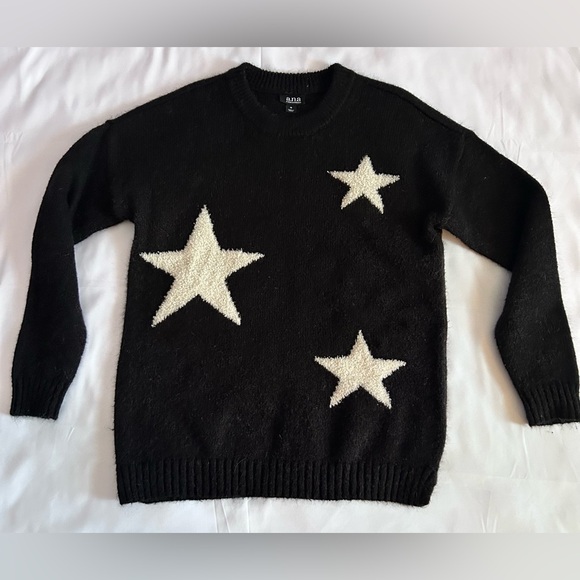 a.n.a A New Approach Black with White Star Pullover Sweater Size Medium - Picture 2 of 5